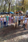 Засаждане-на-дръвчета-на-Света-гора-от-ученици-от-I-в-клас